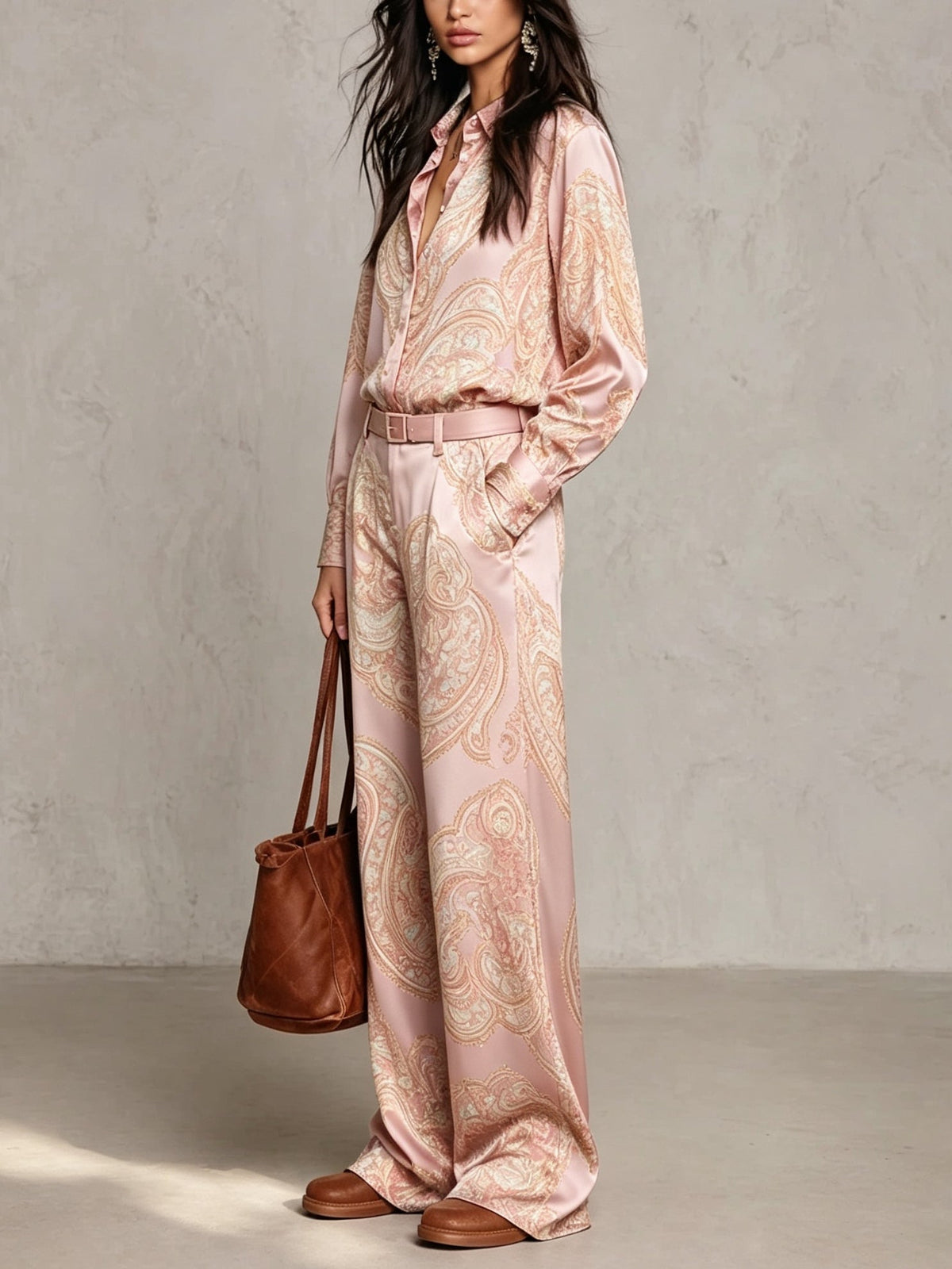 Rebecca | Set di Camicia a Maniche Lunghe in Satin con Stampa Paisley Rosa e Pantaloni a Gamba Larga (con cintura)